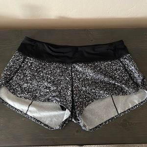 Lululemon Speed Up Mid-Rise Lined Short 4"